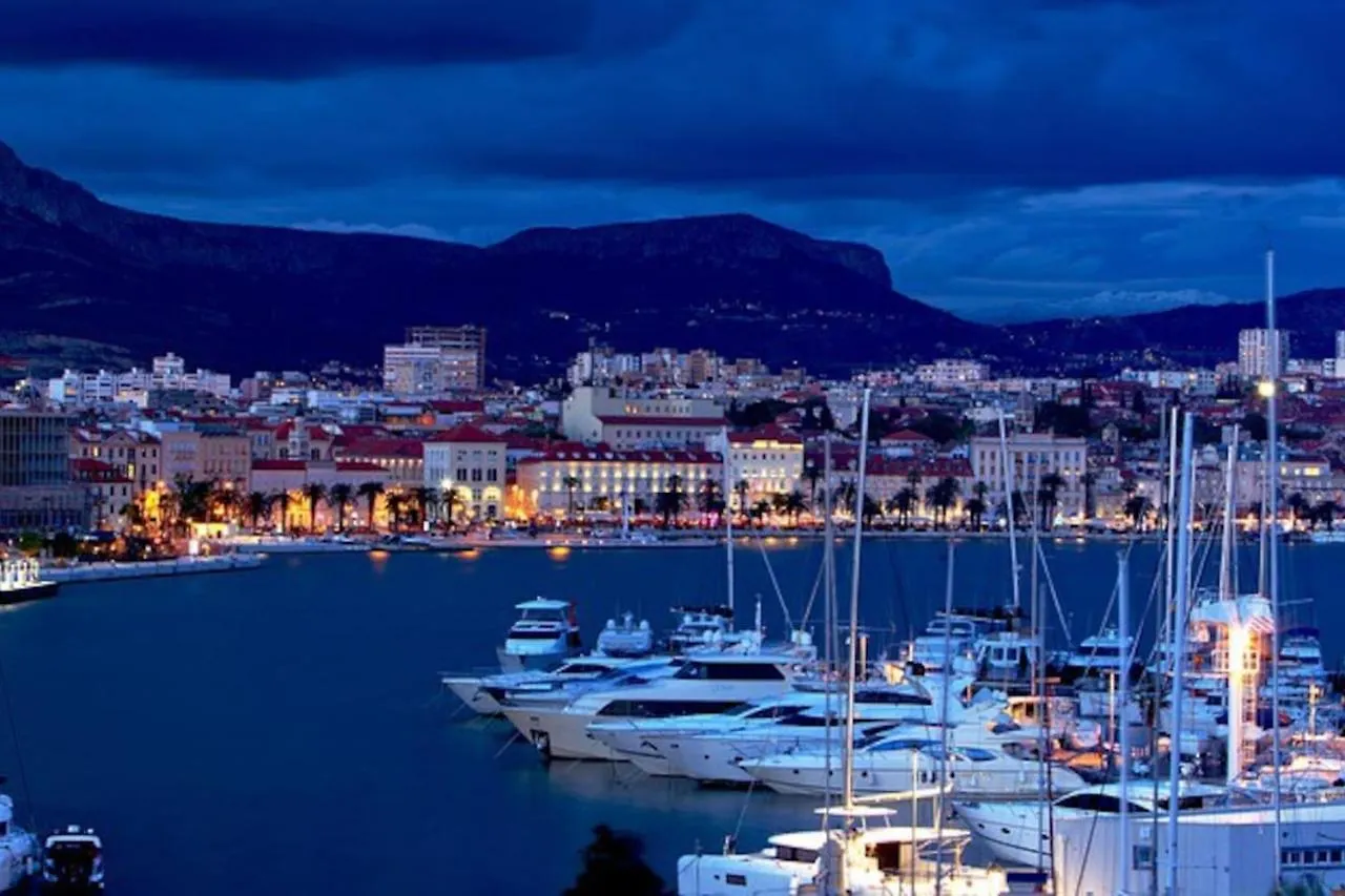 Royal Heritage Apartment In Split Center